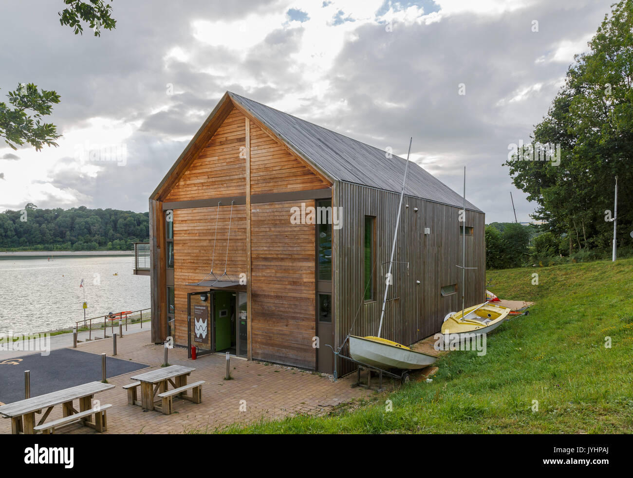 Watersports Centre at Llandegfedd Reservoir, Pontypool, South Wales, designed by Hall and Bednarczyk, Architects, 2015 Stock Photo