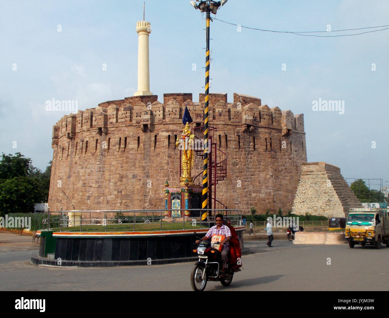 23-telugu-talli-statue-with-kondareddy-buruju-as-background-stock-photo