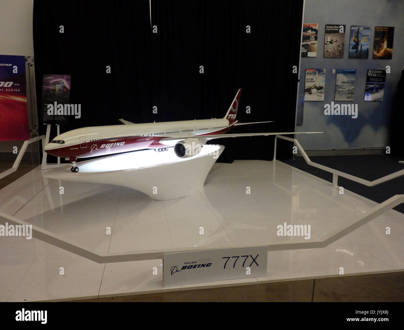 Boeing 777x model hi-res stock photography and images - Alamy