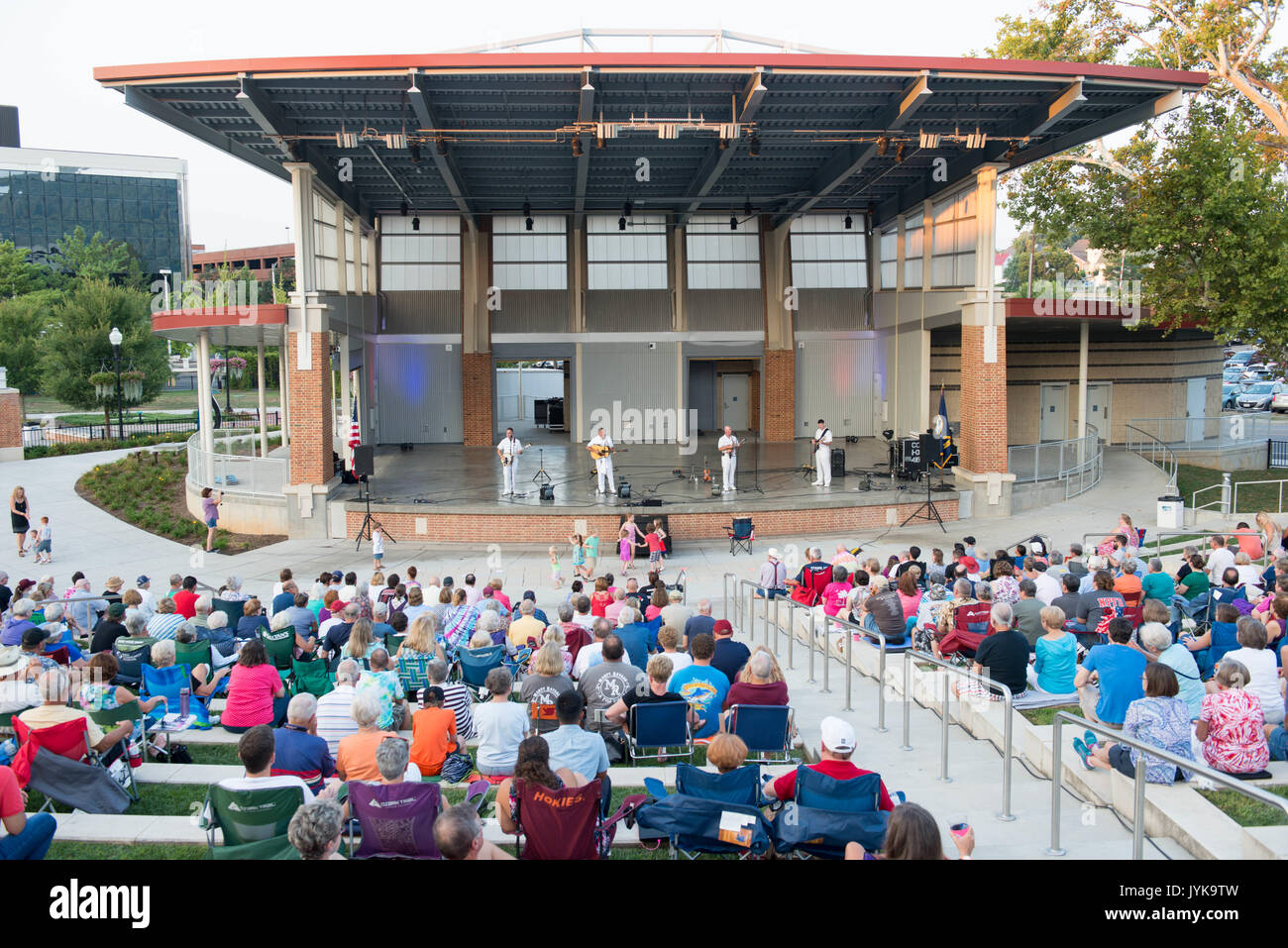 Elmwood park amphitheater hires stock photography and images Alamy