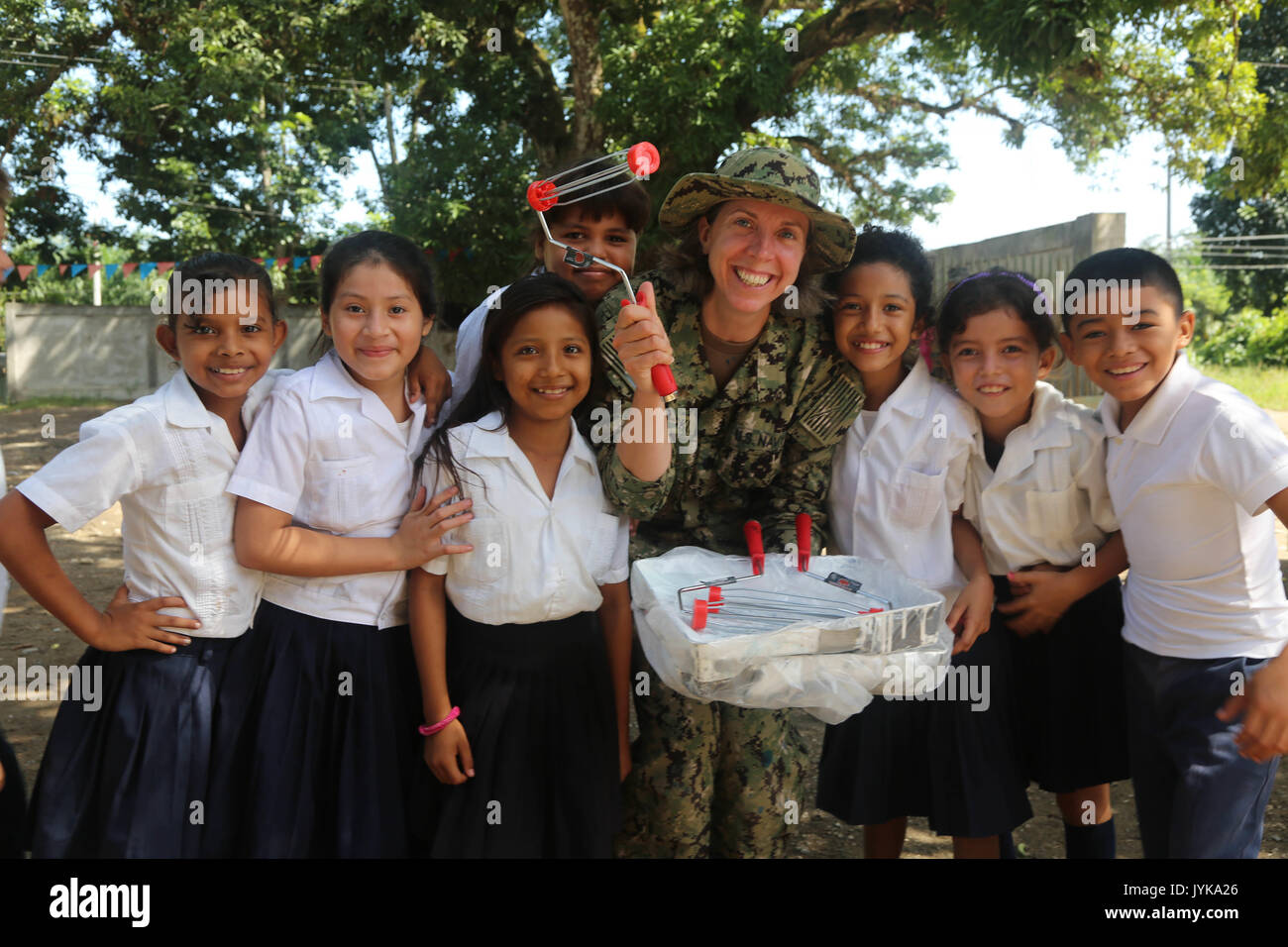170817-A-QE286-0027 TOCOA, Honduras (August 17, 2017) Cmdr. Rhonda Lizewski, a preventive medicine doctor assigned to the Navy and Marine Corps Public Health Center, poses with students at Claudia Barrera Elementary School, during a Southern Partnership Station 17 community relations project (COMREL). SPS 17 is a U.S. Navy deployment executed by U.S. Naval Forces Southern Command/U.S. 4th Fleet, focused on subject matter expert exchanges with partner nation militaries and security forces in Central and South America. (U.S. Army photo by SPC Judge Jones/Released) Stock Photo