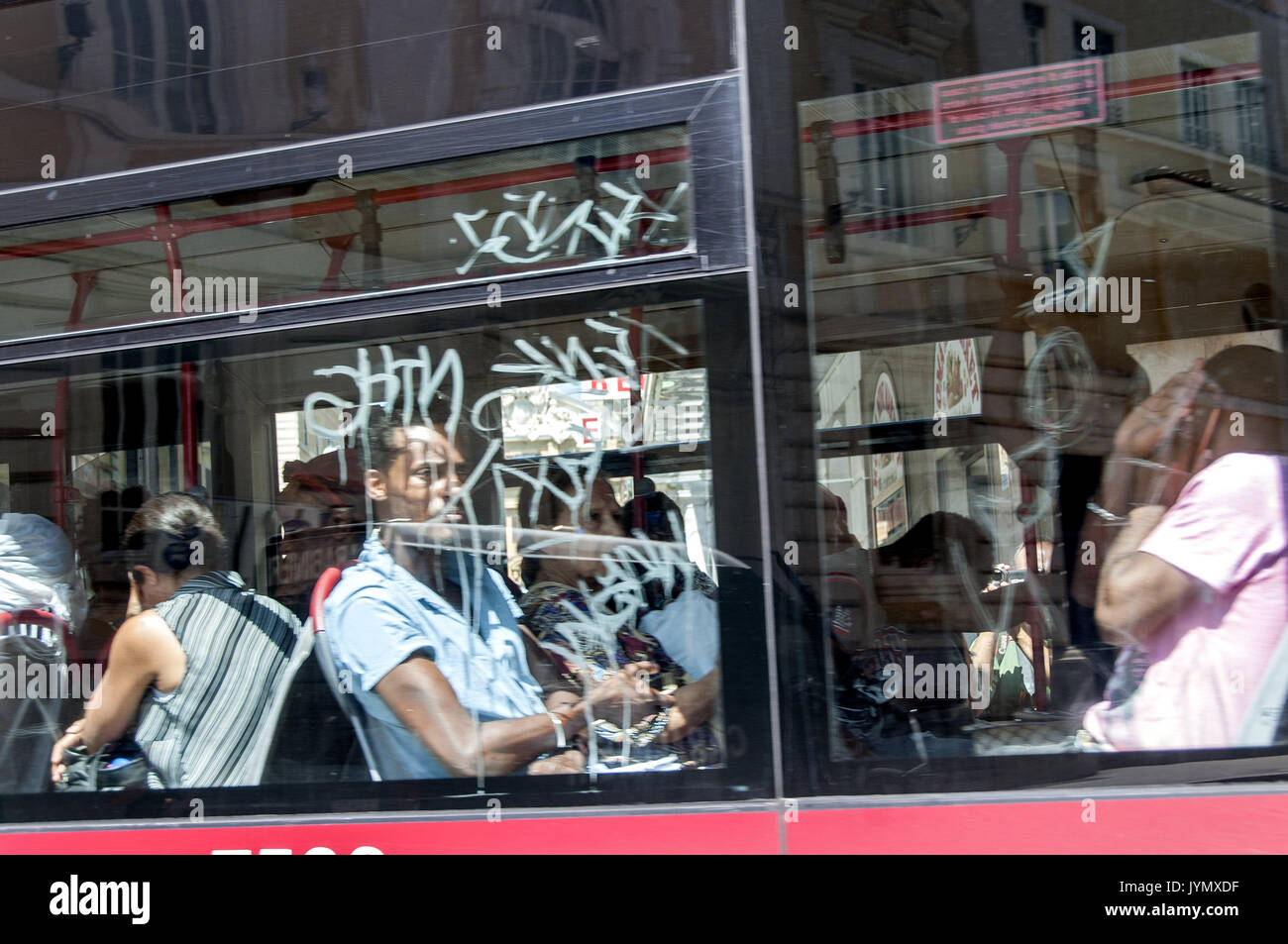 Cleared a palace in Independence Square in Rome near Termini station. It had been occupied in October 2013 by hundreds of Eritrean and Somali refugees. More than 500 law enforcement officers used for clearing. Former occupants were raised on 5 police buses and also on several public bus buses and were taken to the identification center. Some of them blocked for a few minutes the road to Termini Station and immediately armored (about 23 plus a hydrant) moved to be used against those who protested. Again, no alternative solution has been proposed for expelled refugees. In the street a thousand p Stock Photo