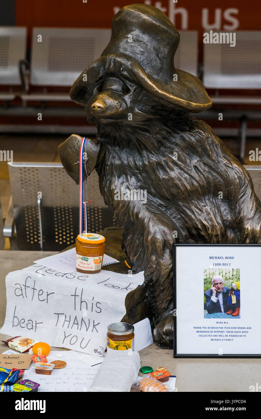 Paddington Bear at Paddington station, London, England, U.K. Stock Photo