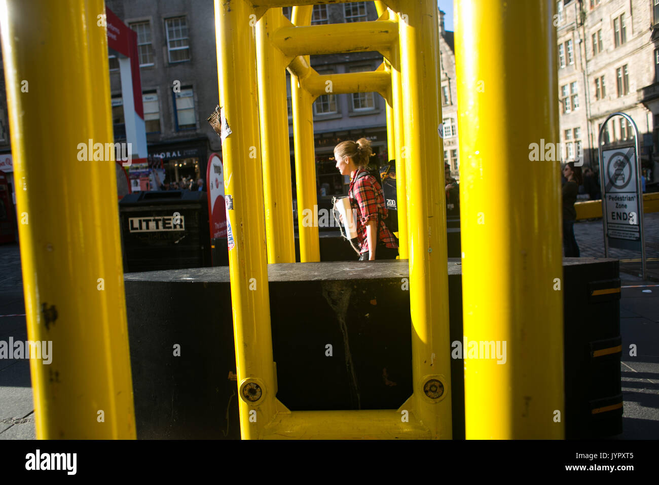 Anti terrorism yellow steel gates are put in place at the bottom and top of the Royal Mile. Edinburgh international and fringe festival in full swing. Stock Photo