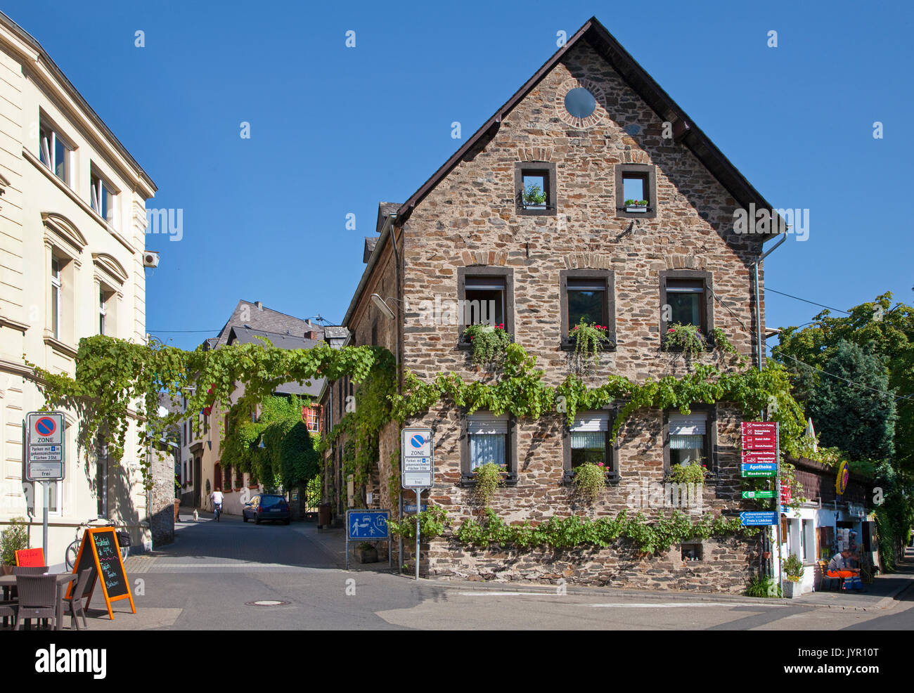 Weinort Winningen, Untermosel, Landkreis Mayen-Koblenz, Rheinland-Pfalz, Deutschland, Europa | Wine village Winningen, Moselle river, Rhineland-Palati Stock Photo
