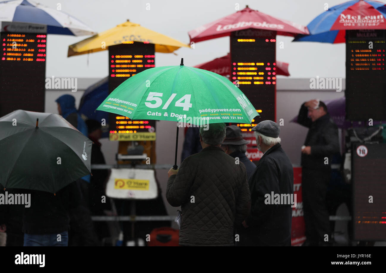 Bookies Racecourse Stock Photos & Bookies Racecourse Stock ...