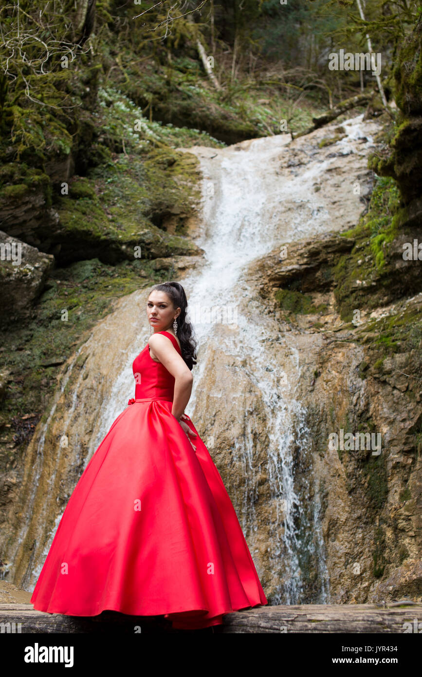 Portrait of a beautiful young girl on nature Stock Photo - Alamy