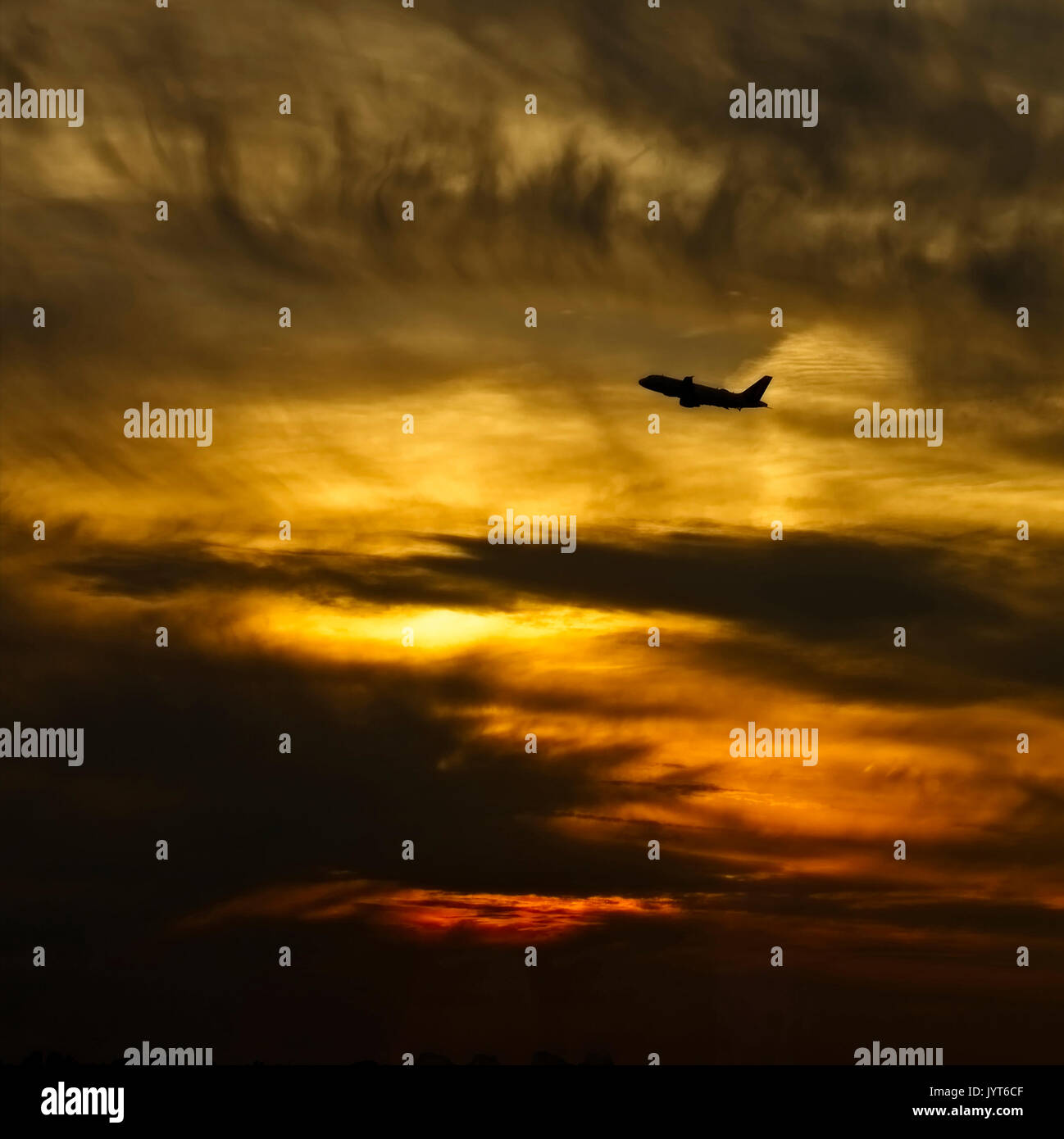Airplane taking off sunrise hi-res stock photography and images - Alamy