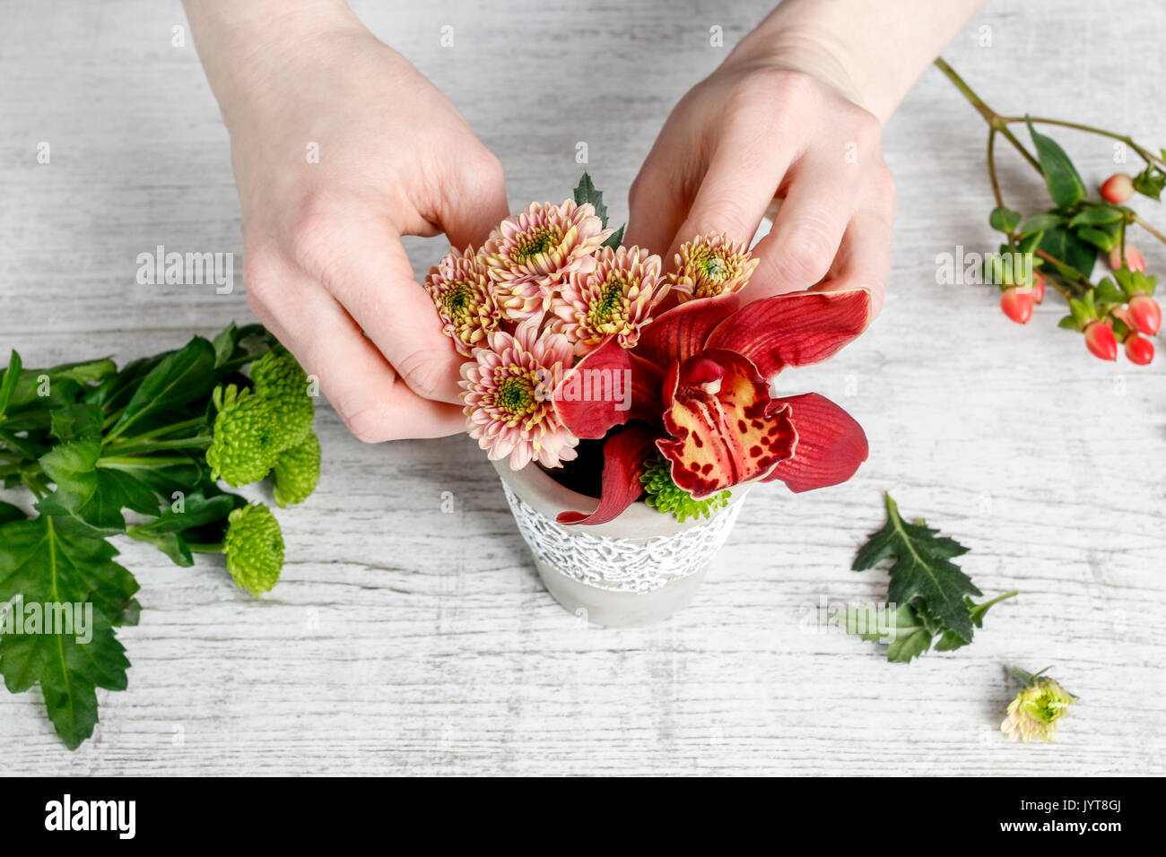 Floral Foam Flower Arrangement Stock Photos - 2,141 Images