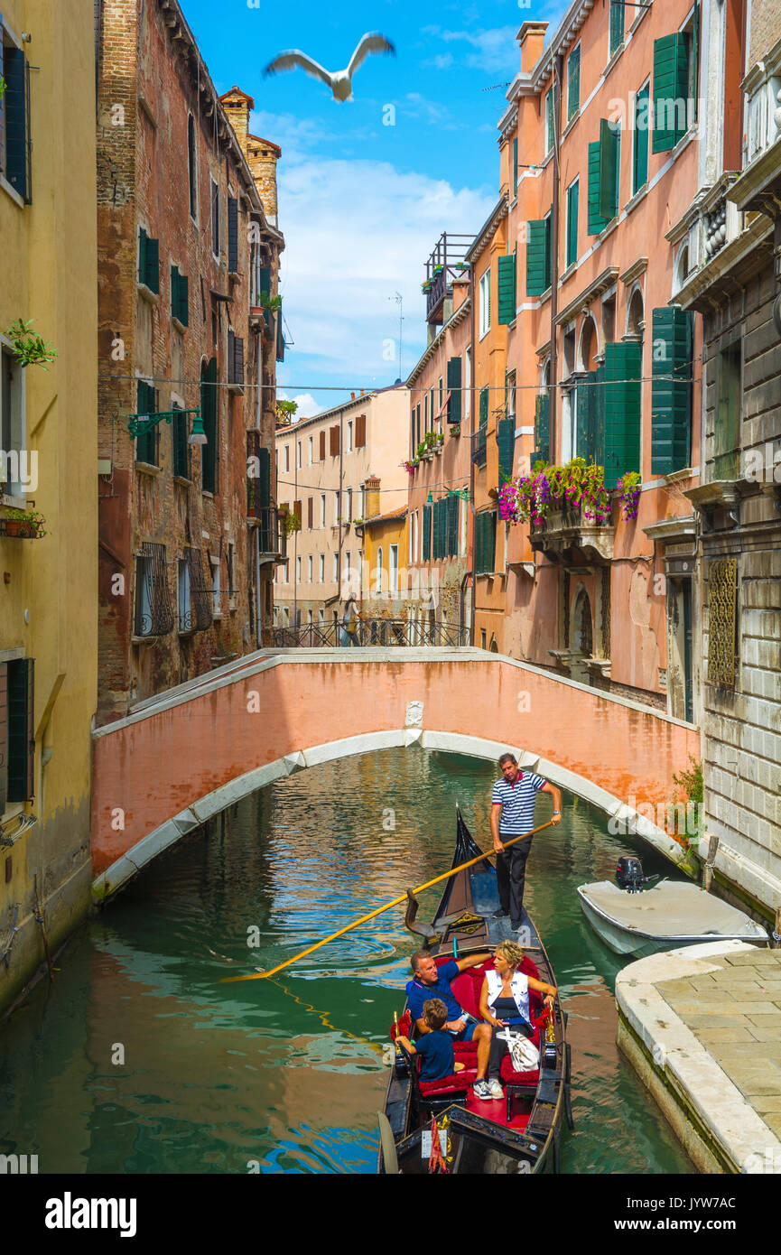Gondola Sailing High Resolution Stock Photography and Images - Alamy