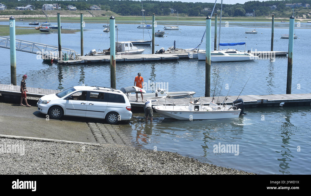 Remving a boat from the water at a town dock - Wellfleet, Massachusetts - Cape Cod Stock Photo