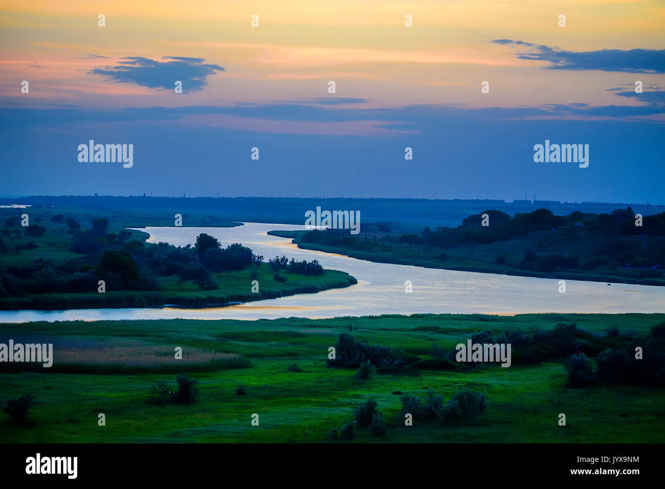 China river bend hi-res stock photography and images - Alamy