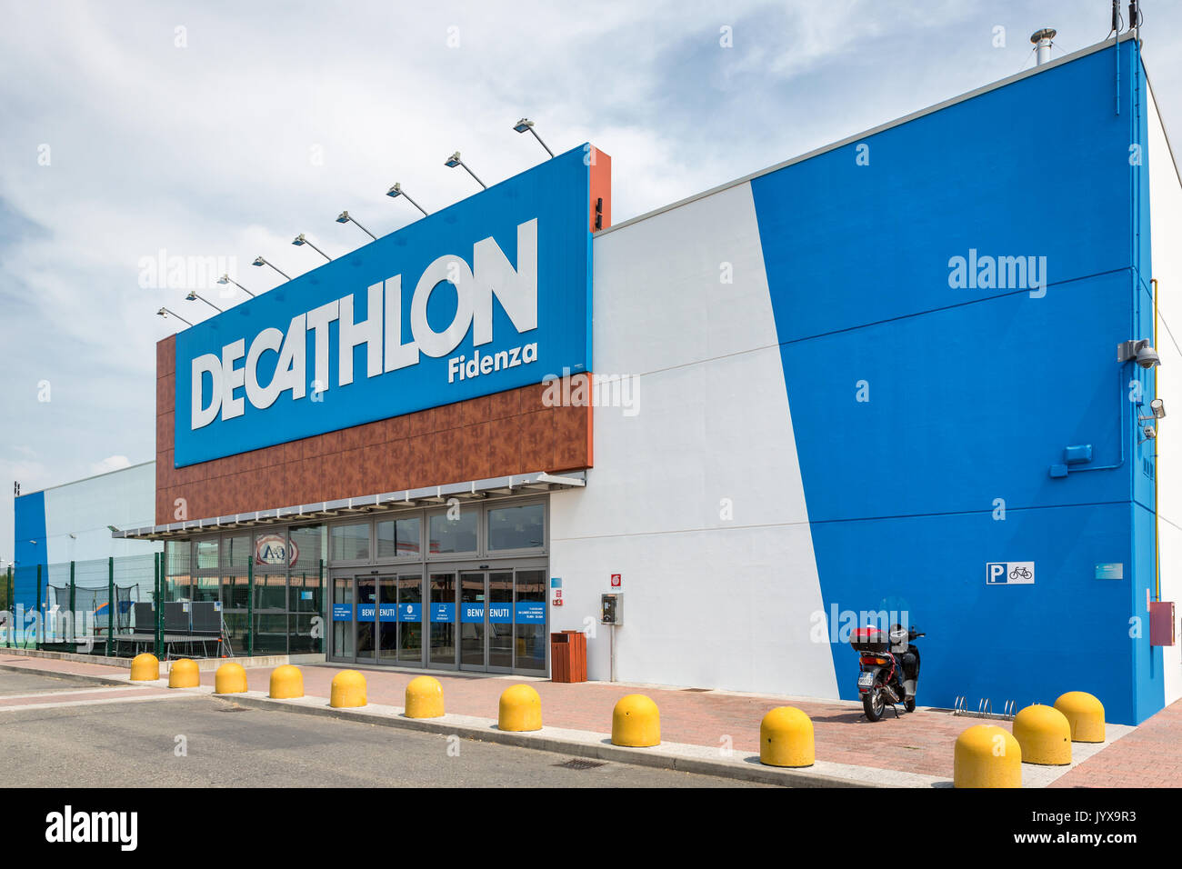 Decathlon shop front, Fidenza, Emilia-Romagna, Italy Stock Photo - Alamy