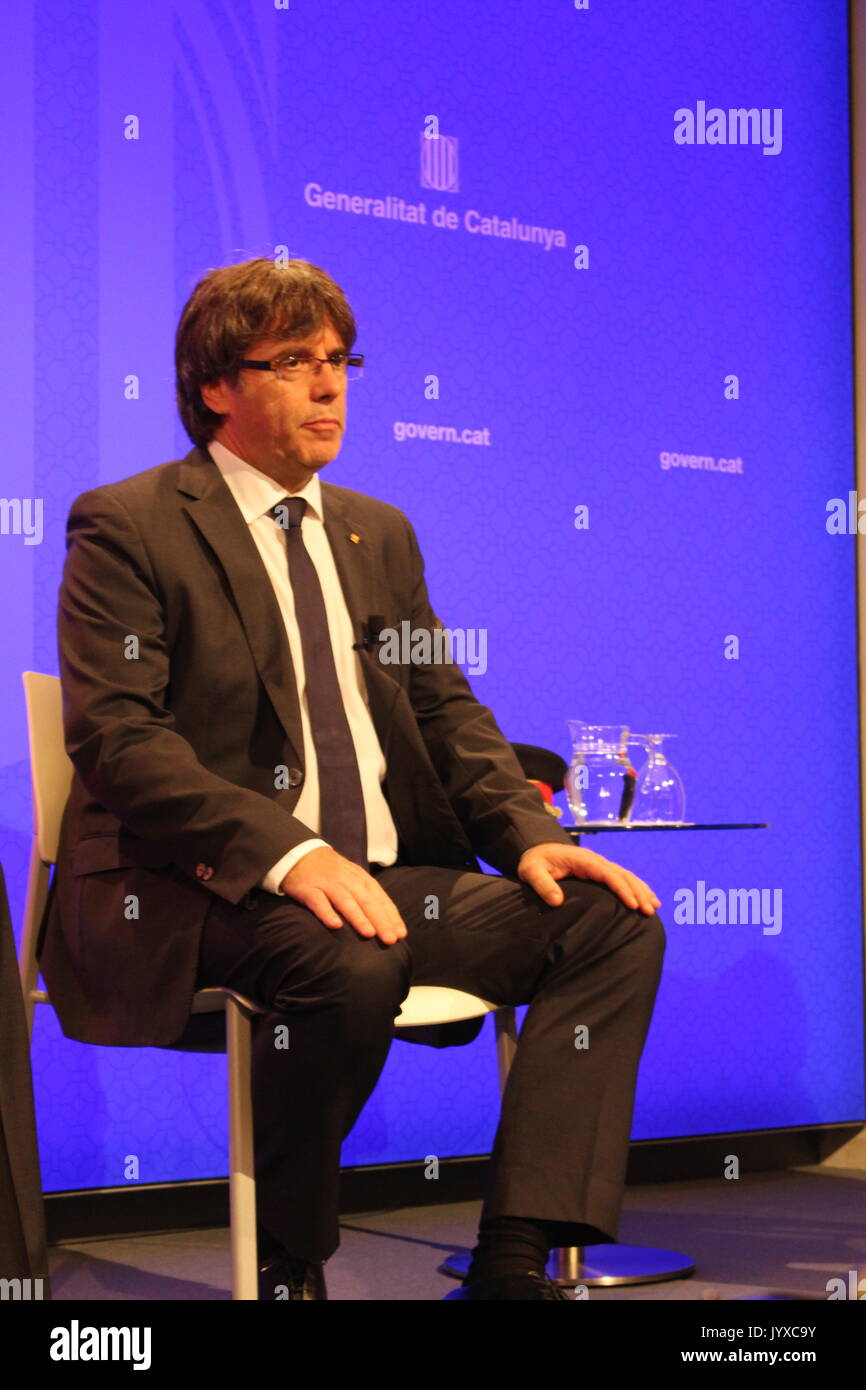 Barcelona, Spain. 20th Aug, 2017. Catalan president Carles Puigdemont in a meeting with the foreign press at the Palau de la Generalitat (Catalan government building) answering questions about the terrorist attack that took place in Barcelona a few days before Credit: Dino Geromella/Alamy Live News Stock Photo