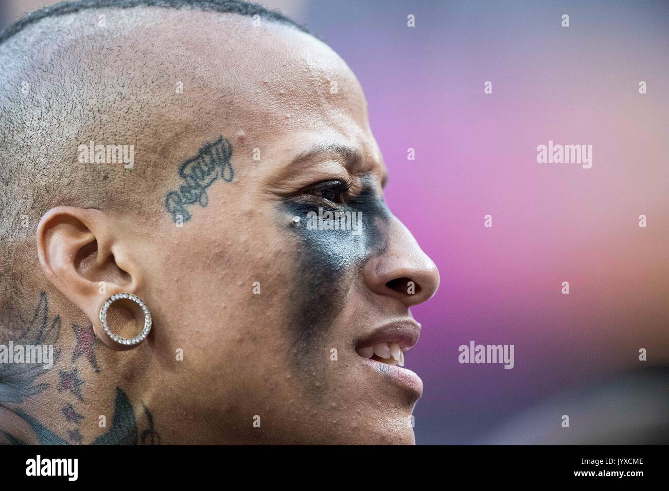 Mit tattoos und schwarzer farbe im gesicht hi-res stock photography and  images - Alamy, image size:1300x956