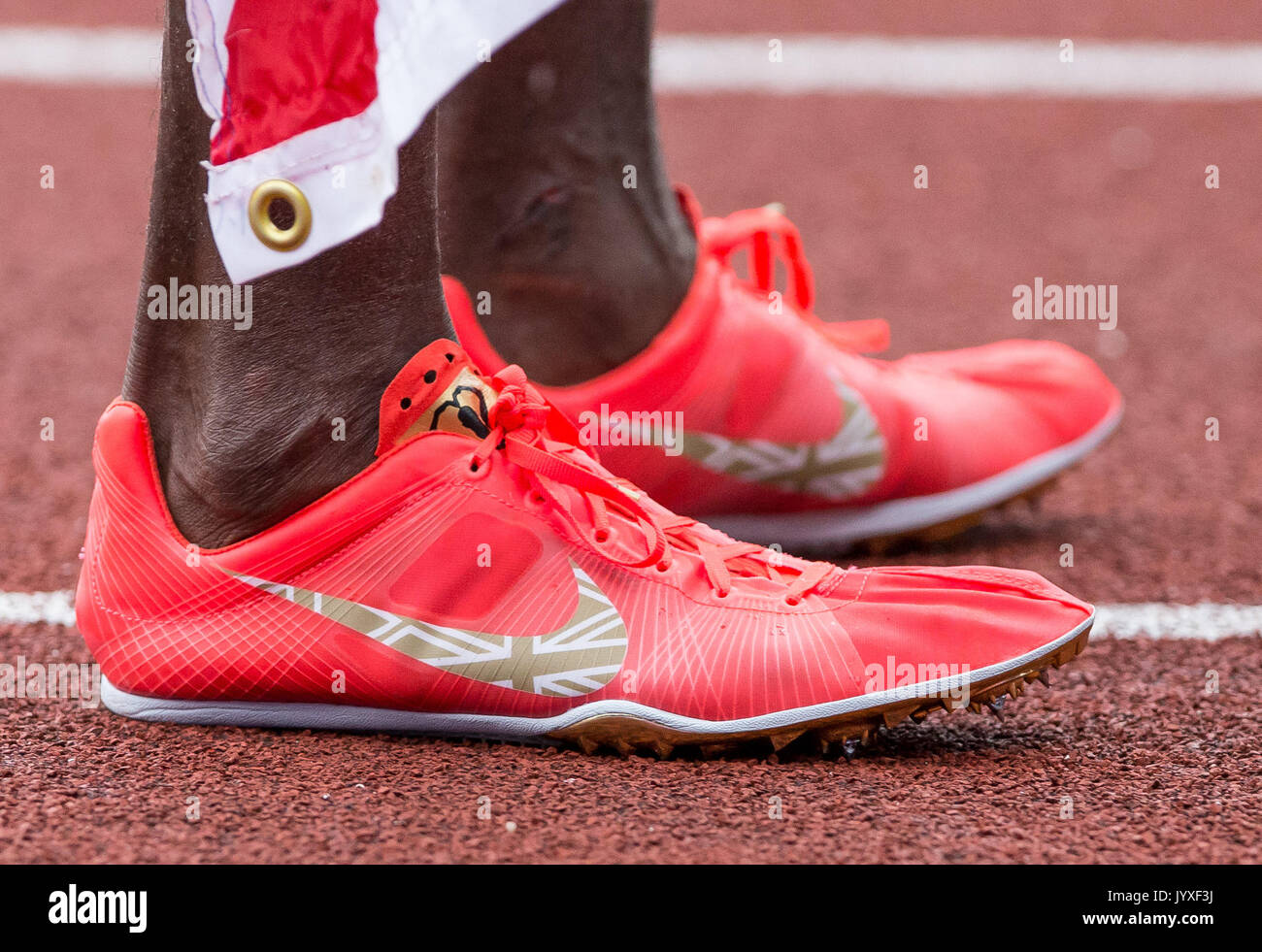 Crewe, UK. 20th Aug, 2017. Mo Farah run his final race on a British Track  ever wearing personalised Nike Running Shoes displaying the Union Jack &  MoBot during the Muller Grand Prix