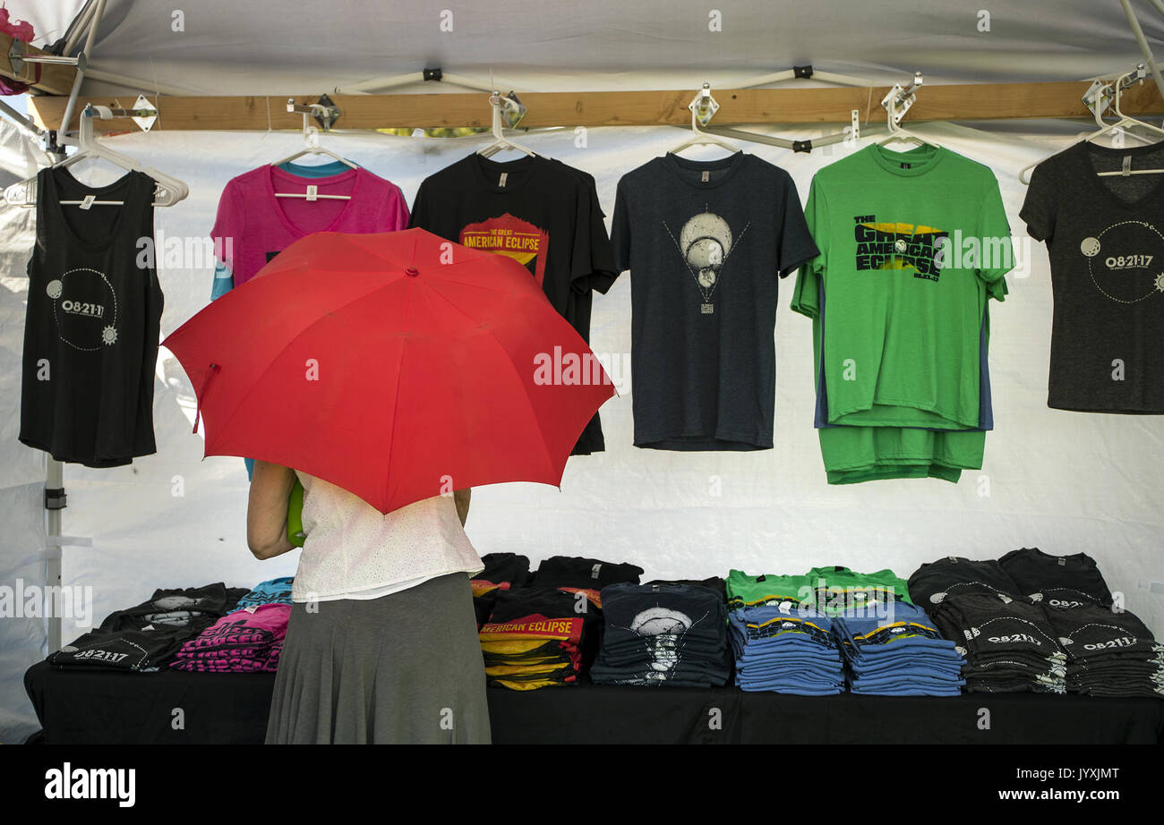 Weiser, Idaho, USA. 19th Aug, 2017. Numerous tshirt vendors set up