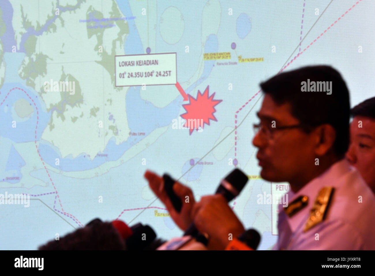 Putrajaya, Malaysia. 21st Aug, 2017. Malaysian Maritime Enforcement Agency Director General Zulkifili Bin Abu Bakar speaks during a press conference in Putrajaya, Malaysia, Aug. 21, 2017. Malaysian authorities said Monday assets had been deployed to join the search and rescue operation after U.S. navy destroyer John S. McCain collided with a merchant vessel near the Strait of Malacca. Credit: Chong Voon Chung/Xinhua/Alamy Live News Stock Photo