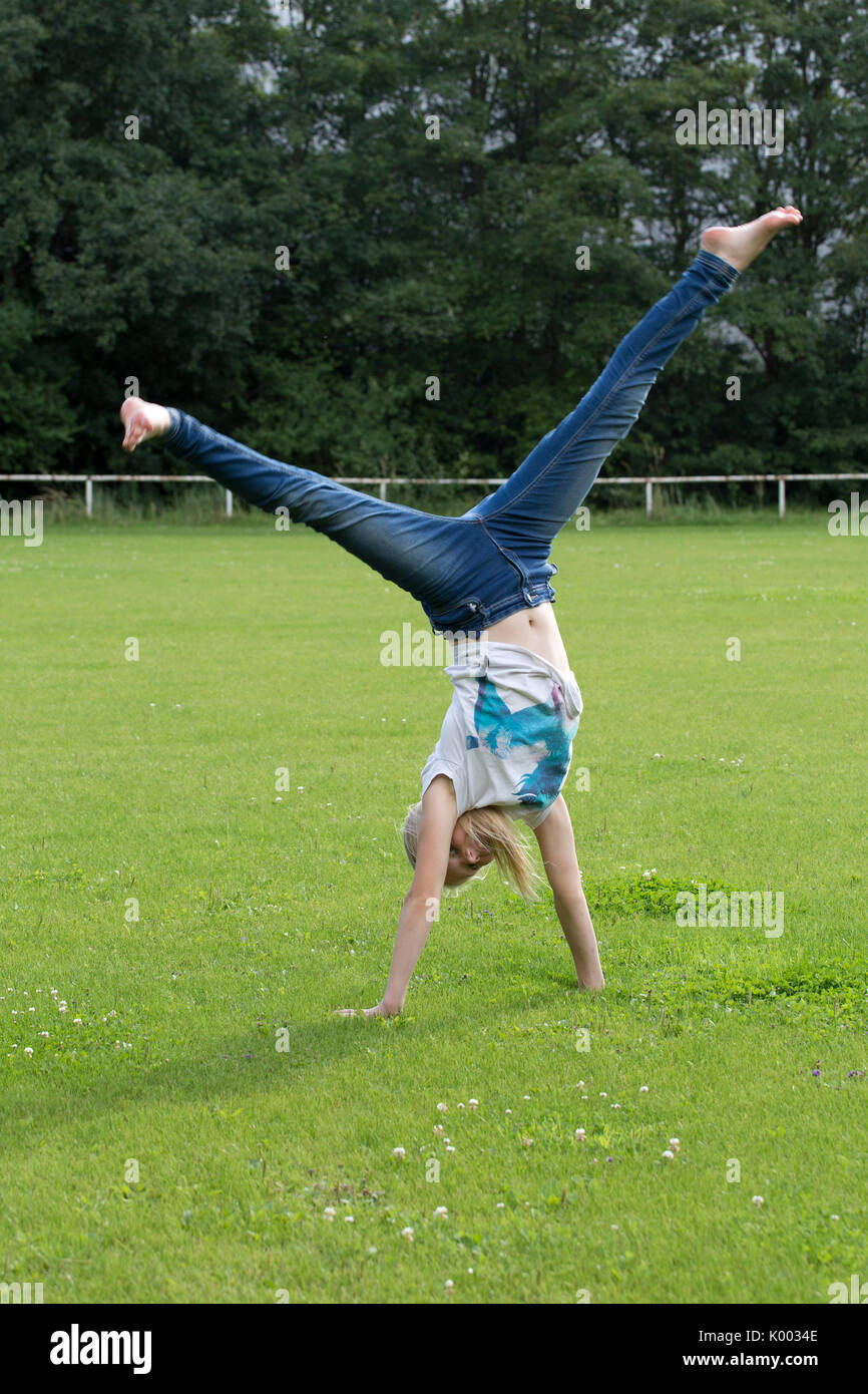 Young Girl Cartwheel High Resolution Stock Photography and Images Alamy
