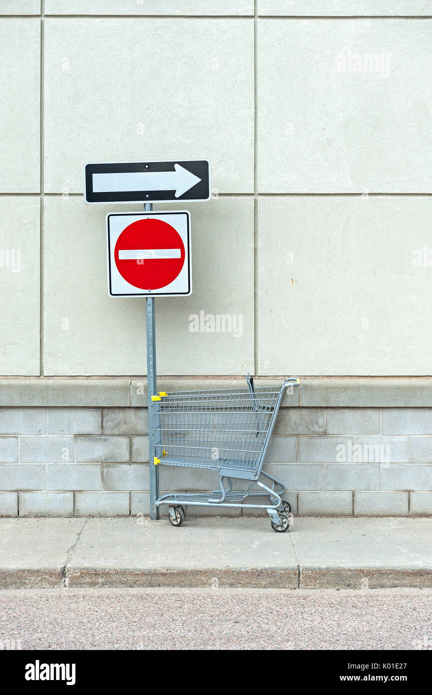 Shopping cart under no entry sign Stock Photo