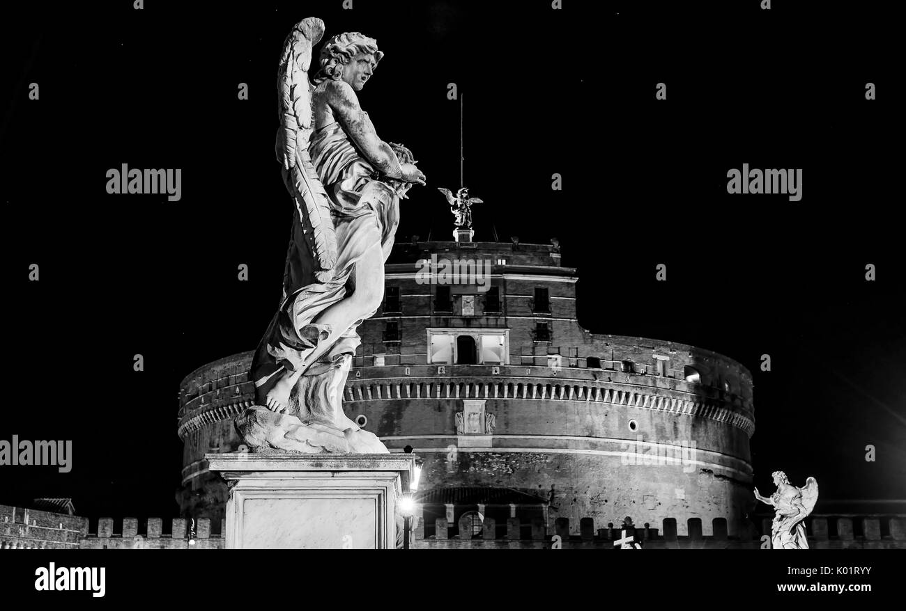 Angel statues Black and White Stock Photos & Images - Alamy