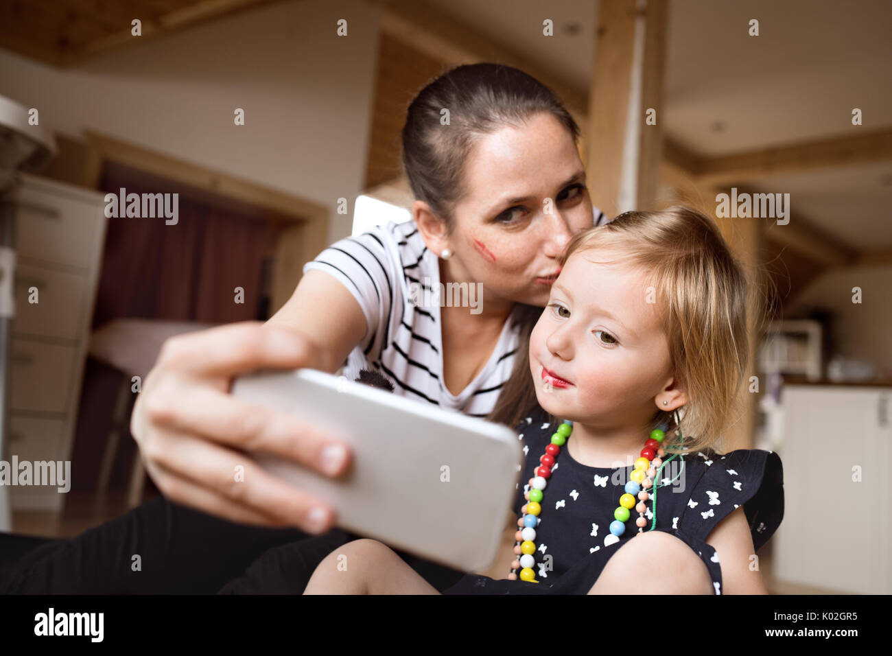 Beautiful mother and daughter taking selfie with smartphone Stock Photo Alamy