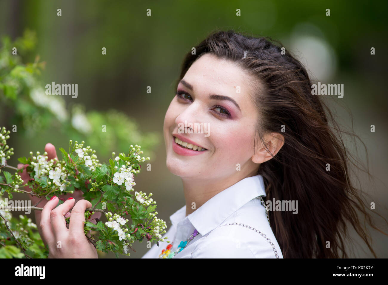 Portrait of a beautiful young girl on nature Stock Photo - Alamy