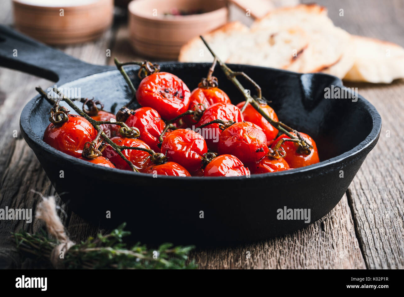 Cast iron roasting pan hires stock photography and images Alamy