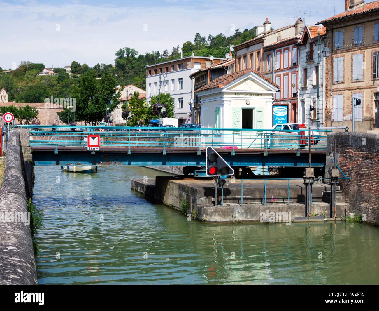 Moving bridge at the Canal de la Garonne, Moissac Stock Photo