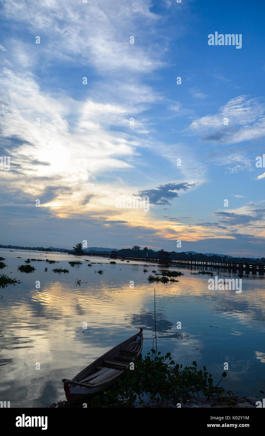 U Bein Bridge at sunset Stock Photo - Alamy