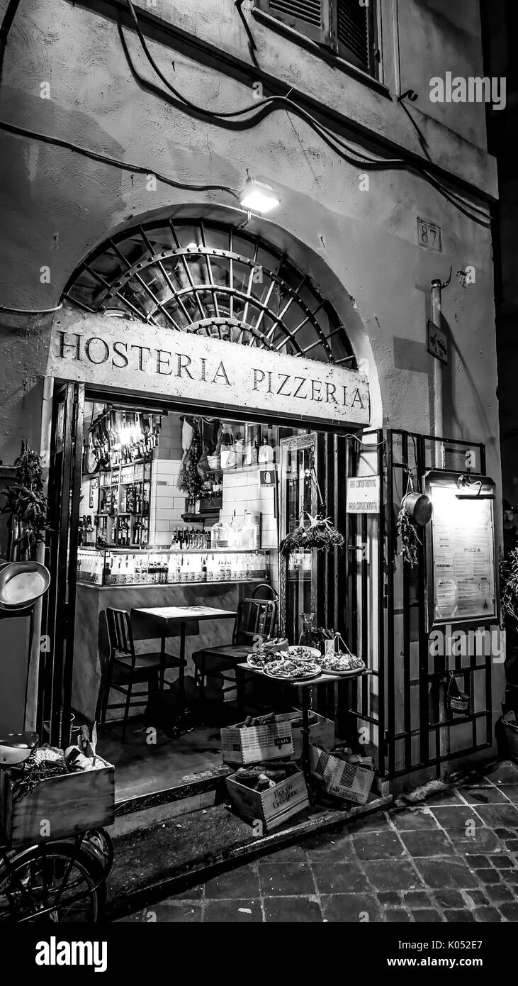 Reswtaurant Distric Rome Typical restaurant in the historic district of Rome - Italian Pizzeria ...