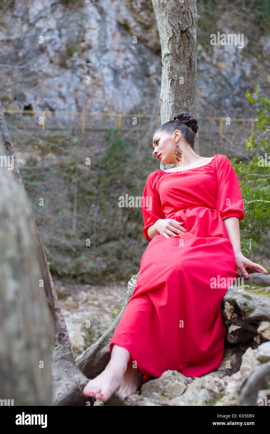 Portrait of a beautiful young girl on nature Stock Photo - Alamy