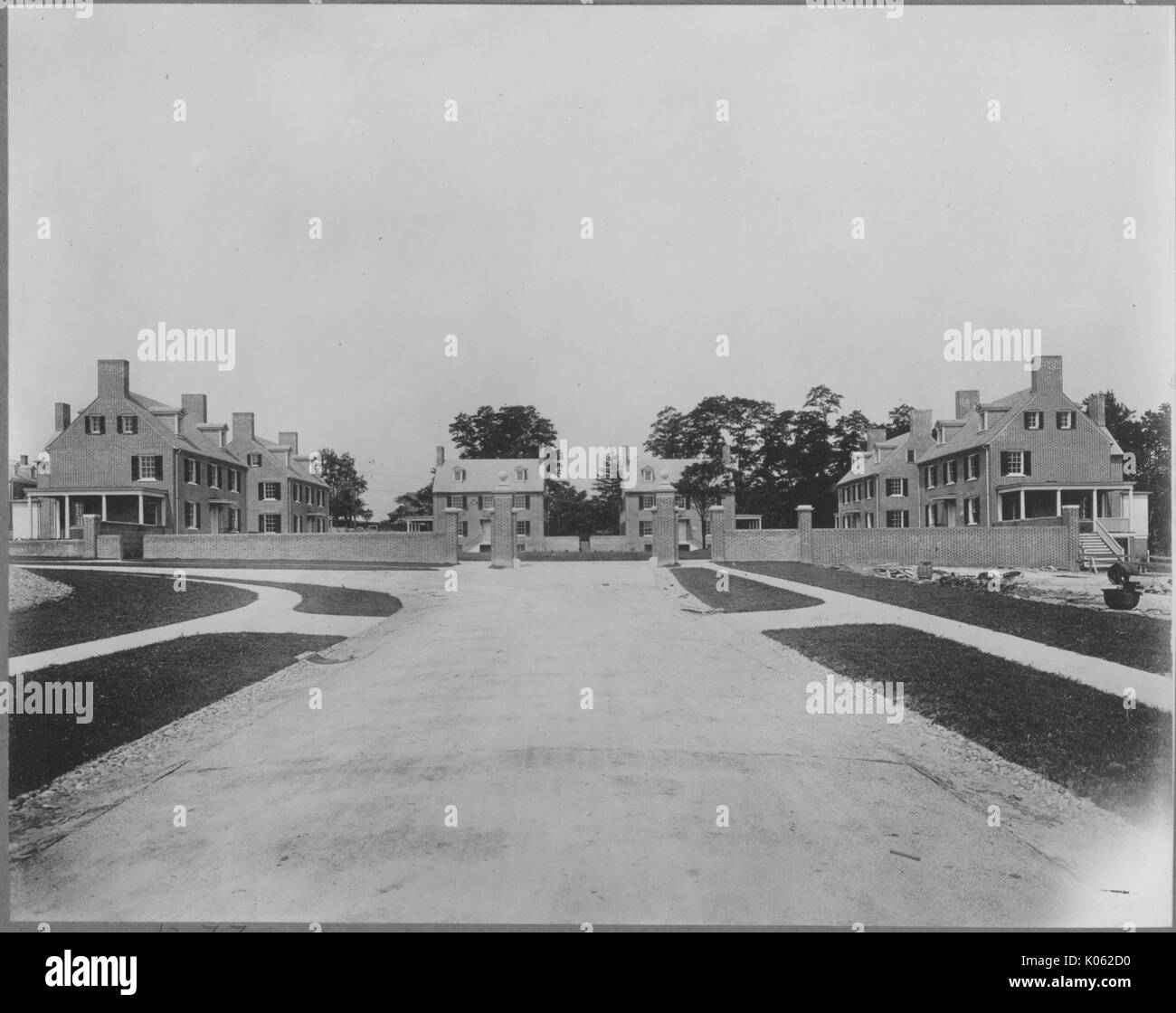 A large estate near Roland Park and Guilford, the property has several homes on it and is symmetrical down the middle of the property, there are medium sized homes on the sides of the property and two more smaller homes facing the road in the middle of the picture, United States, 1910. This image is from a series documenting the construction and sale of homes in the Roland Park/Guilford neighborhood of Baltimore, a streetcar suburb and one of the first planned communities in the United States. Stock Photo