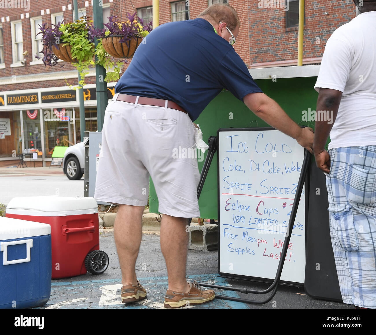 Laurens, South Carolina, USA. 21st Aug, 2017. Visitors and town