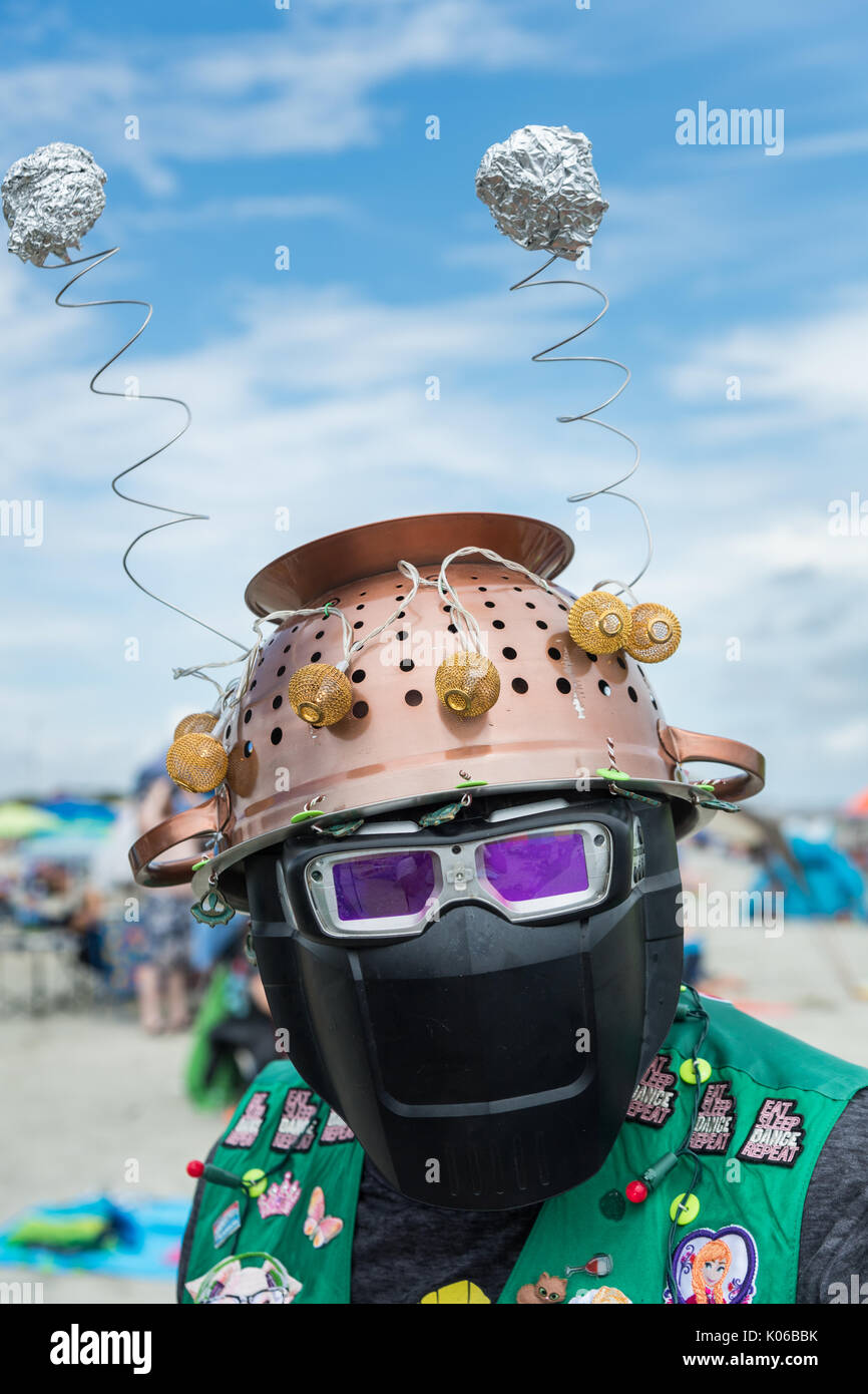 Charleston, Isle of Palms, USA. 21st Aug, 2017. Kevin Martin of Savannah wears his solar eclipse helmet and shield as he prepares to view the total solar eclipse over the beach outside Charleston August 21, 2017 in Isle of Palms, South Carolina. The solar eclipse after sweeping across the nation crosses the Charleston area before heading over the Atlantic Ocean. Credit: Planetpix/Alamy Live News Stock Photo