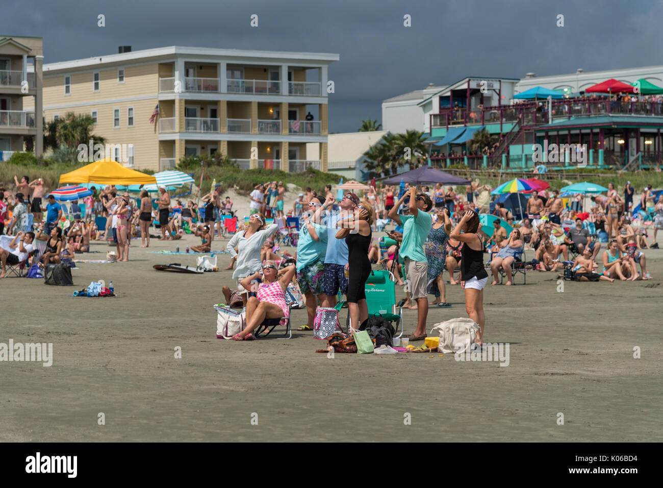 Charleston, Isle of Palms, USA. 21st Aug, 2017. People watch the total solar eclipse at totality as it passes over the beach outside Charleston August 21, 2017 in Isle of Palms, South Carolina. The solar eclipse after sweeping across the nation crosses the Charleston area before heading over the Atlantic Ocean. Credit: Planetpix/Alamy Live News Stock Photo