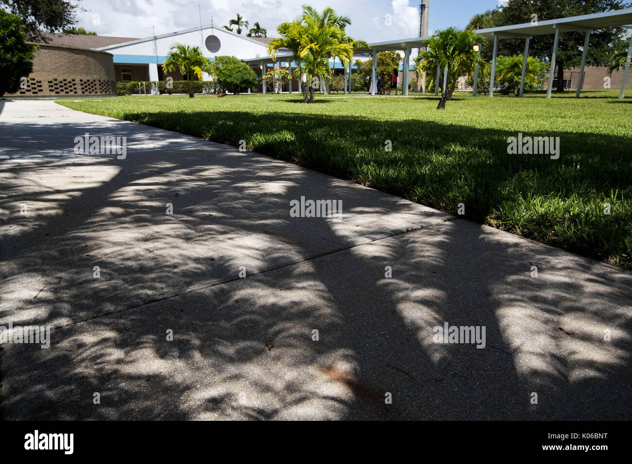 Boynton Beach, Florida, USA. 21st Aug, 2017. Crescent shaped shadows