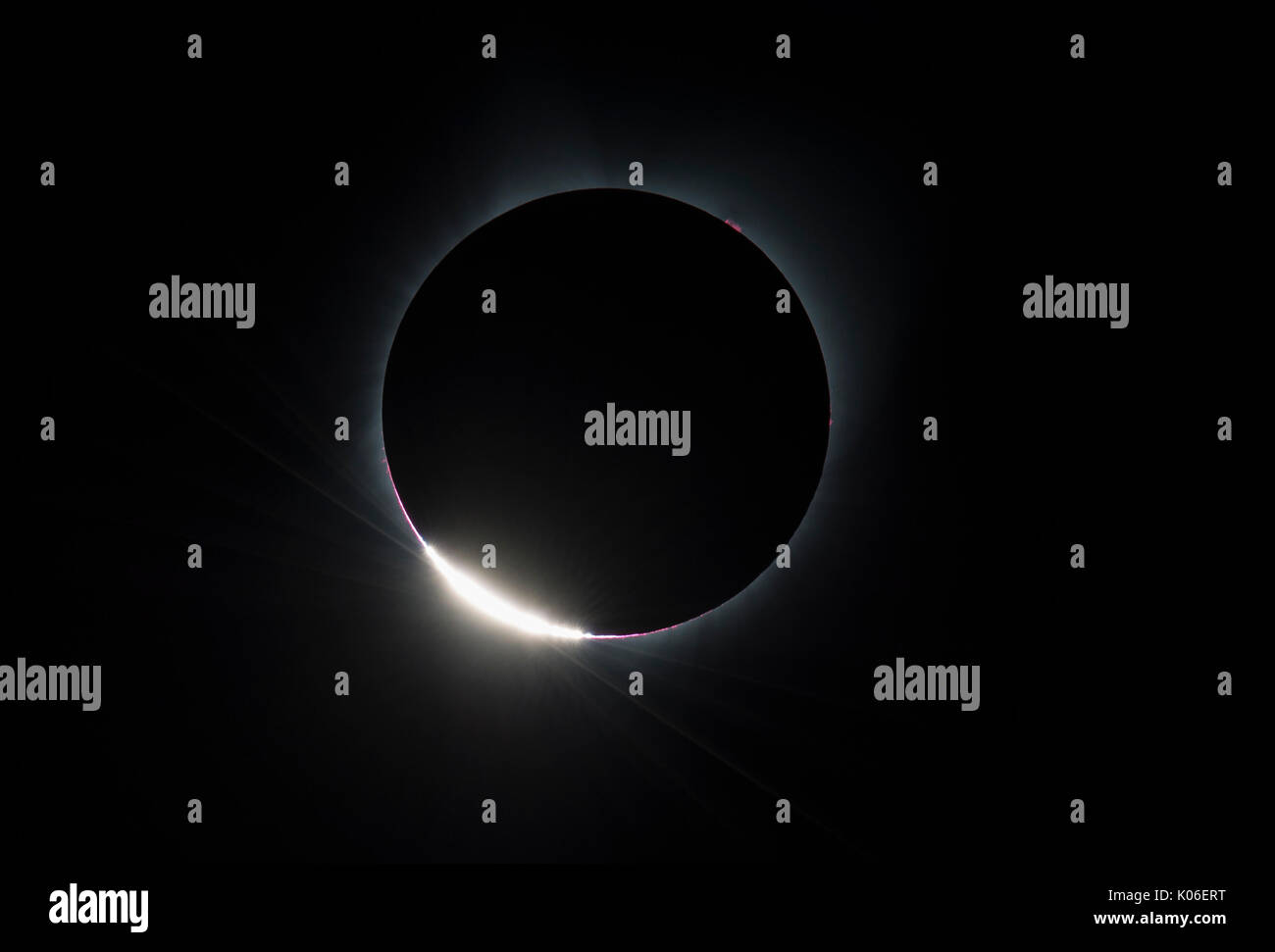 HANDOUT -  The Diamond Ring effect is seen as the moon makes its final move over the sun during the total solar eclipse on Monday, August 21, 2017 above Madras, Oregon. A total solar eclipse swept across a narrow portion of the contiguous United States from Lincoln Beach, Oregon to Charleston, South Carolina. A partial solar eclipse was visible across the entire North American continent along with parts of South America, Africa, and Europe. Mandatory Credit: Aubrey Gemignani / NASA via CNP  - NO WIRE SERVICE - Photo: Aubrey Gemignani/NASA via Consolidated/dpa Stock Photo