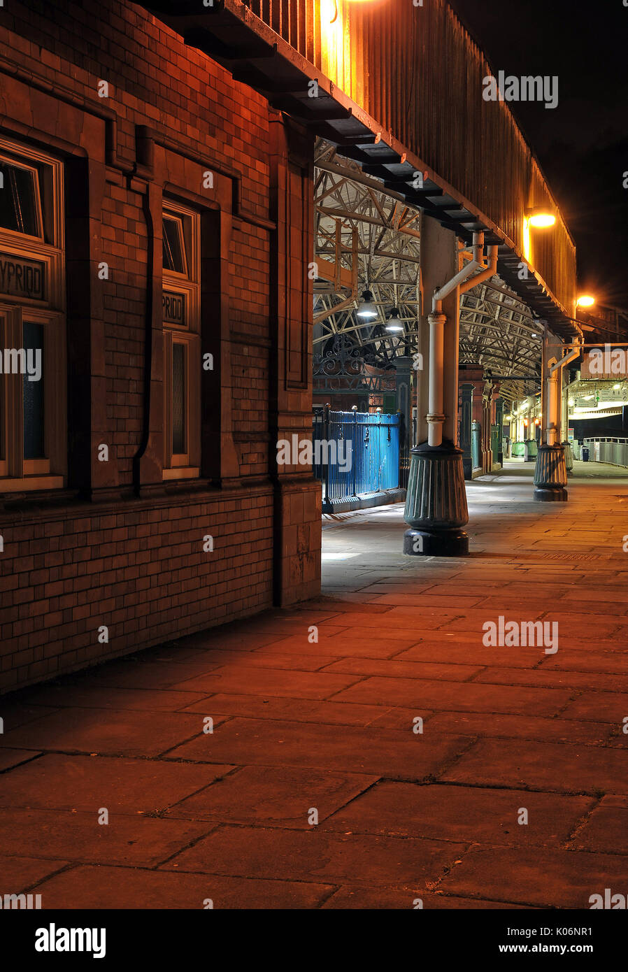 Pontypridd train station hi-res stock photography and images - Alamy