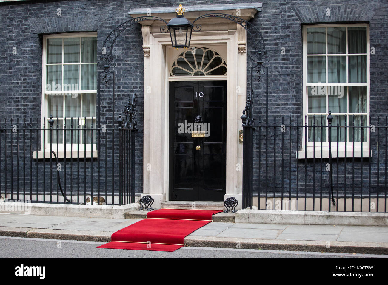 London, UK. 13th July, 2017. A red carpet outside 10 Downing Street for the state visit of King Felipe VI of Spain. Stock Photo