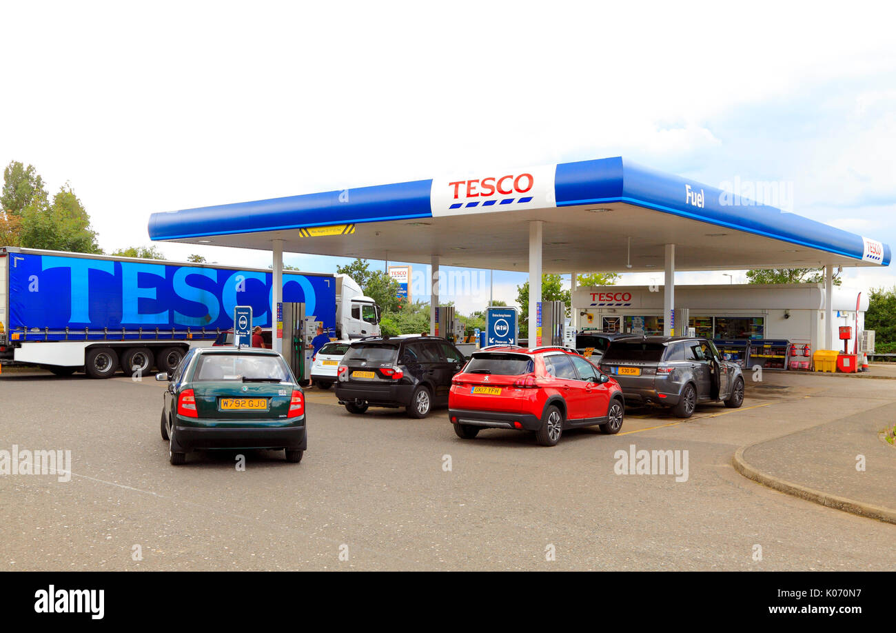 Tesco Filling Station, petrol, diesel, sales, supermarket, Hunstanton, Norfolk, England, UK, cars, vehicles Stock Photo