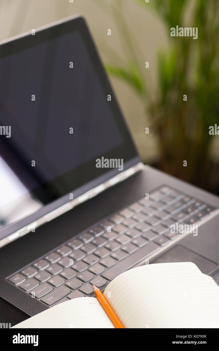 Laptop computer calendar hi-res stock photography and images - Alamy