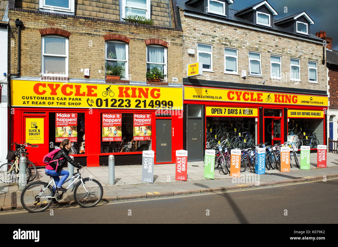 Bike Store - Cycle King discount bike shop in Mill Road Cambridge Stock Photo