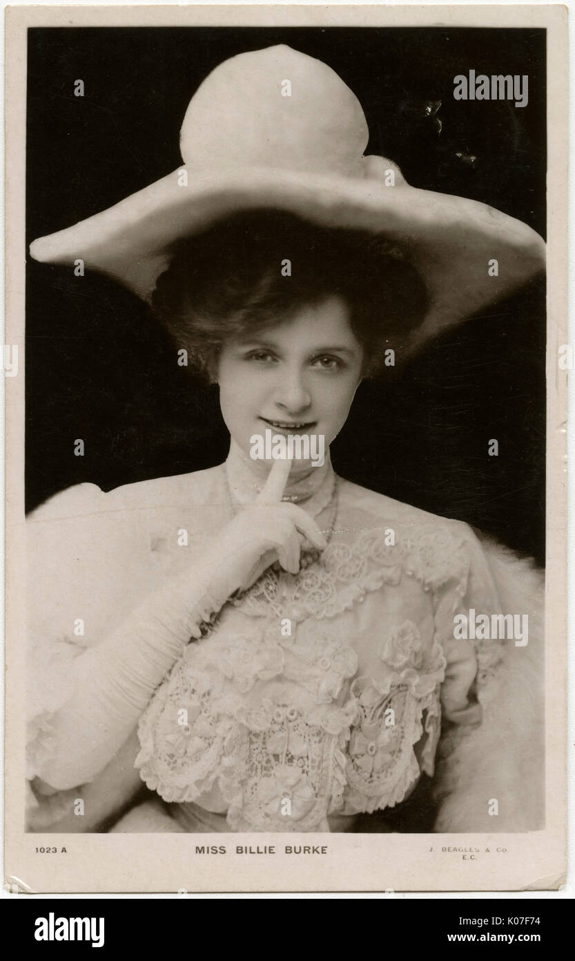 Billie Burke (1884 - 1970) American actress, in an enormous hat and a lacy dress       Date: 1906 Stock Photo