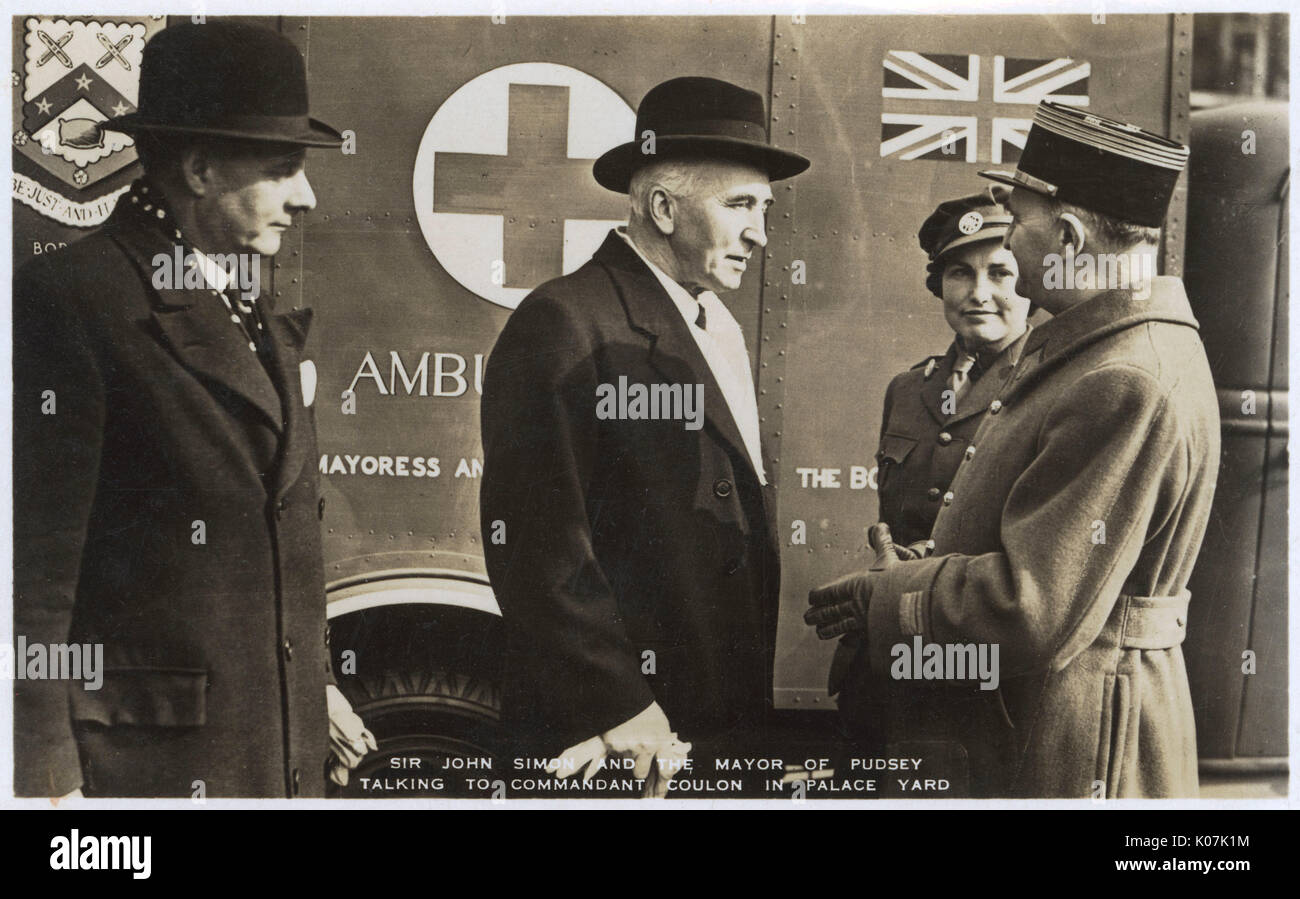 Sir John Simon and Mayor of Pudsey talk to Commandant Coulon Stock Photo