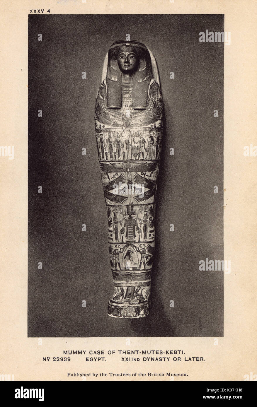 Egyptian Mummy in British Museum, London - Tayesmutengebtiu Stock Photo