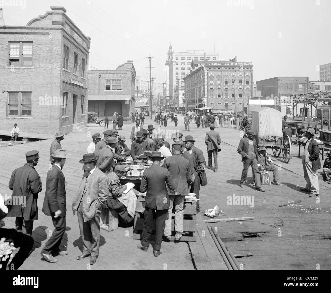 People buying food during Lunch hour on the docks, Jacksonvi Stock Photo