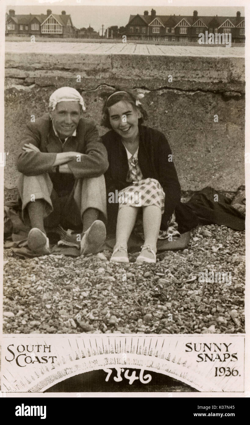 1930s beach couple hi-res stock photography and images - Alamy