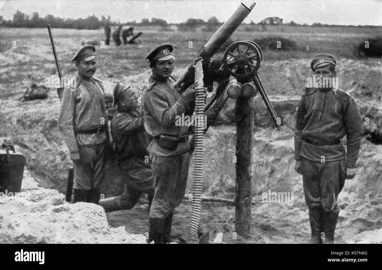 Anti-aircraft gun ready for action, Russia, WW1 Stock Photo