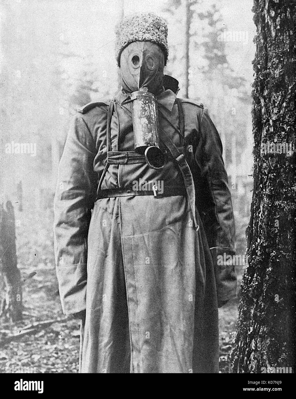 Russian soldier in gas mask, eastern front, Russia, WW1 Stock Photo